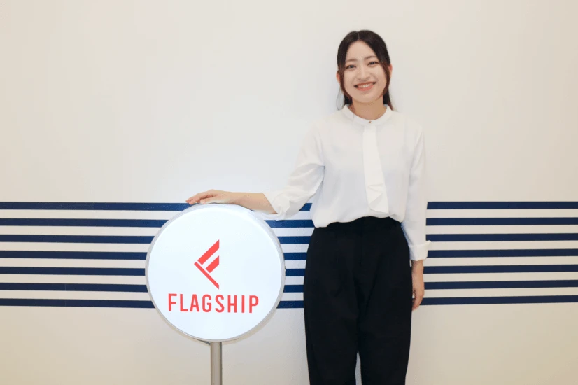 一緒に合格まで搬送してくれる女性トレーナーが立っている